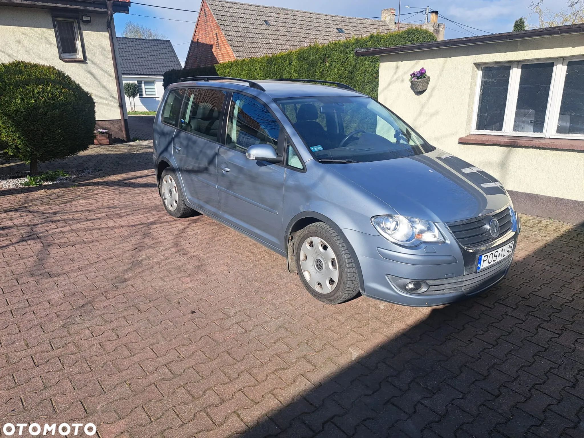 Volkswagen Touran - 1