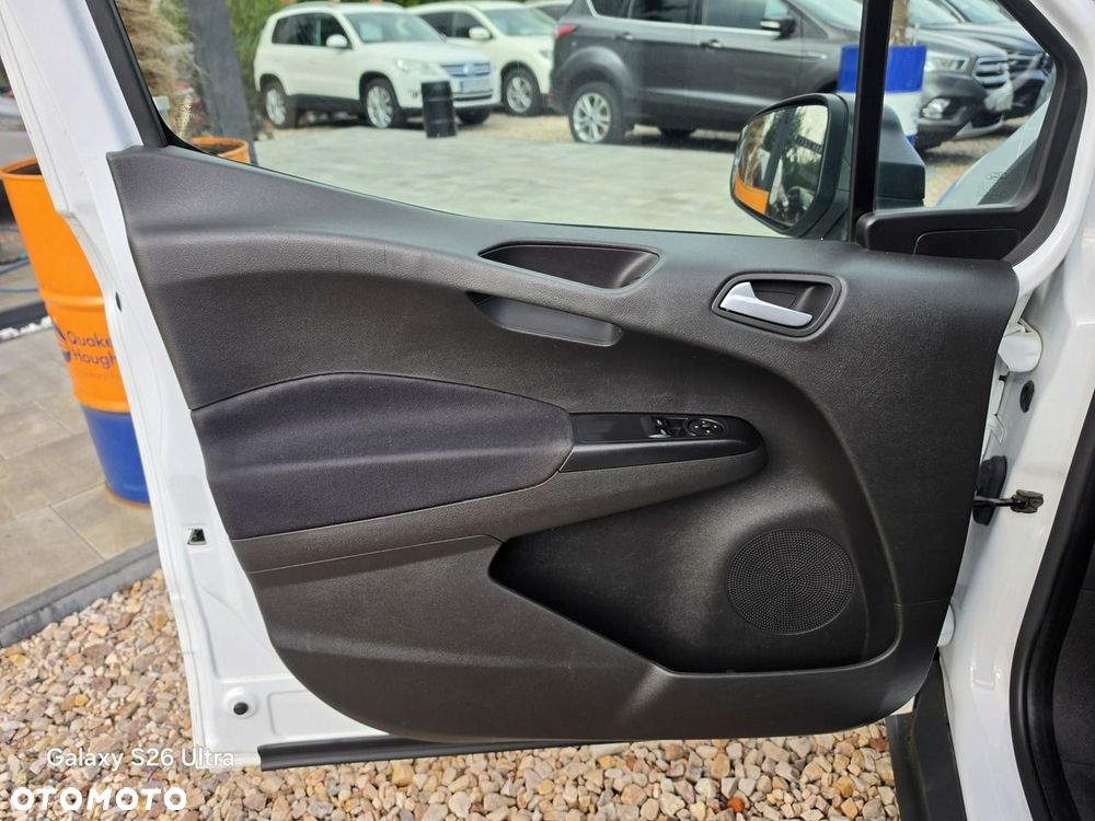 Ford Transit Courier - 27