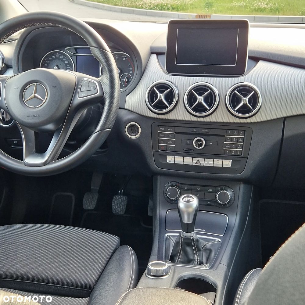 Mercedes-Benz Klasa B 180 UrbanStyle Edition - 19