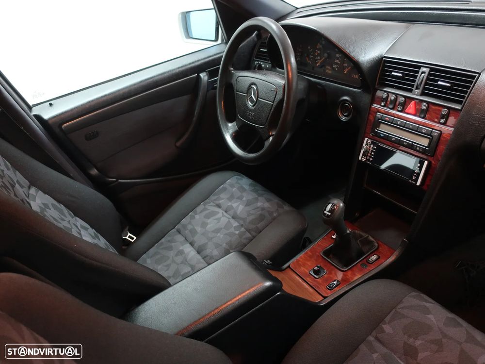 Mercedes-Benz C 220 CDI Classic - 22