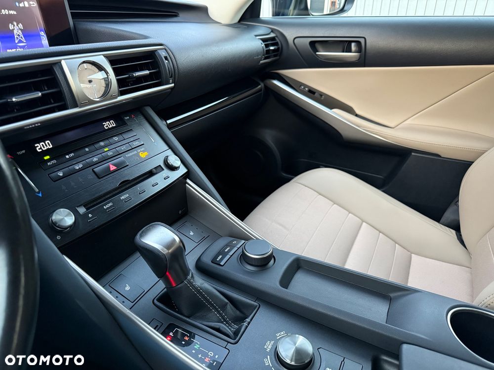 Lexus IS 200t Elegance - 4