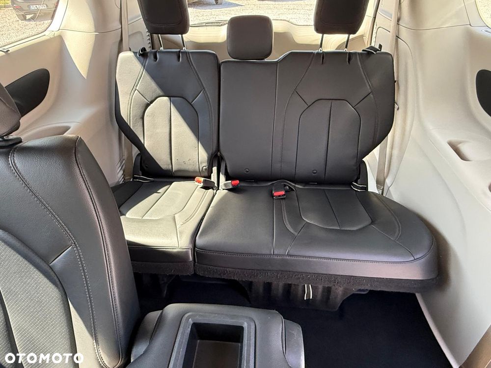 Chrysler Pacifica - 25
