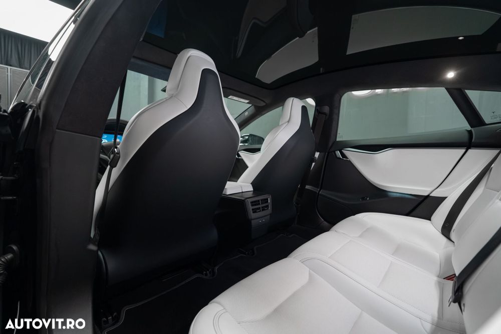 Tesla Model S - 31