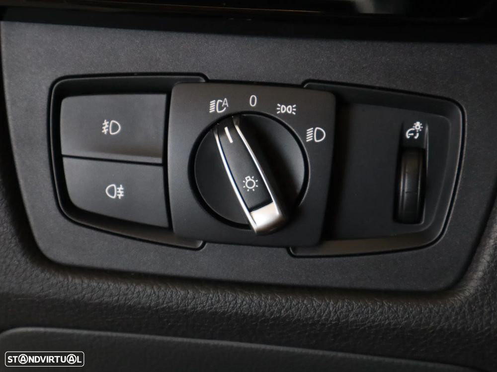 BMW 320 d EfficientDynamics Line Sport Auto - 36