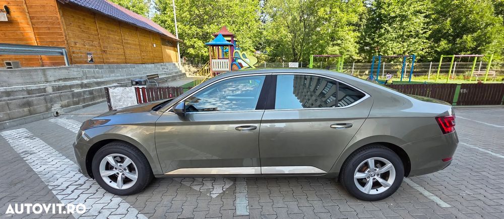 Skoda Superb 2.0 TDI Ambition - 13