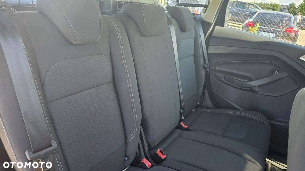 Ford Kuga - 12