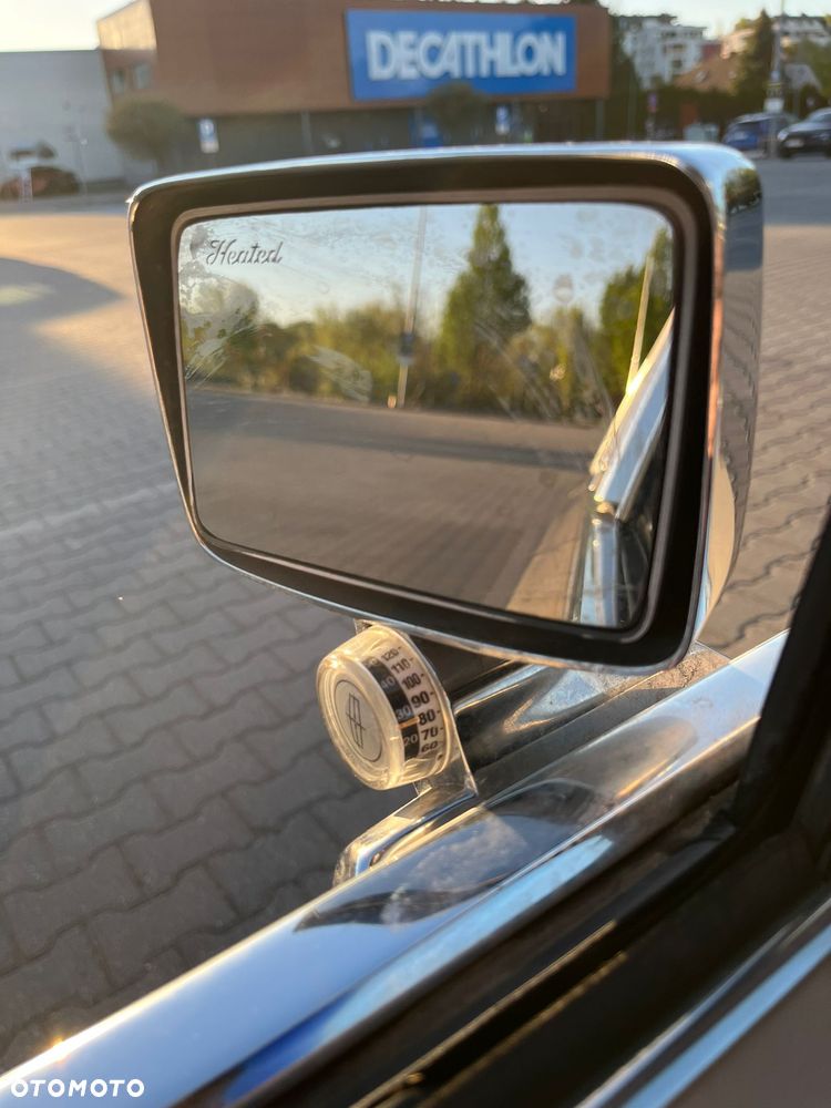 Lincoln Town Car - 17