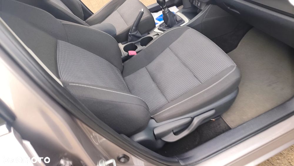 Toyota Auris 2.0 D-4D Luna - 22