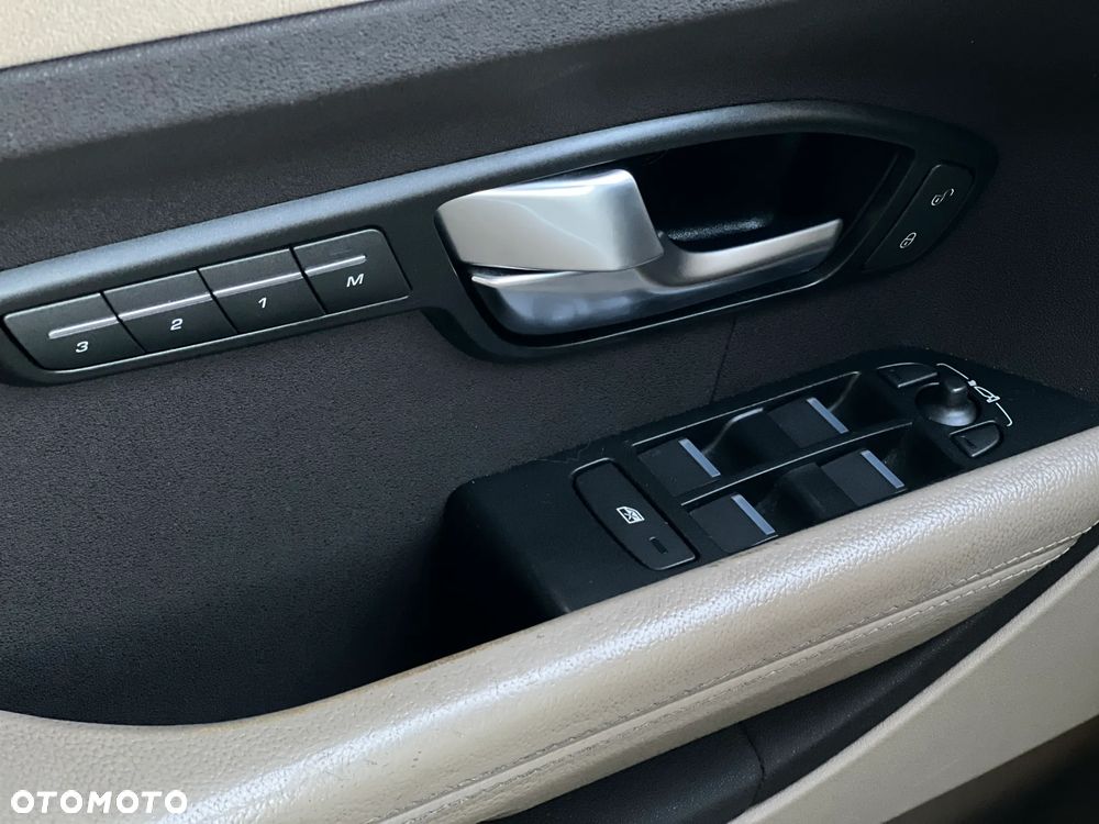 Land Rover Range Rover Evoque - 16