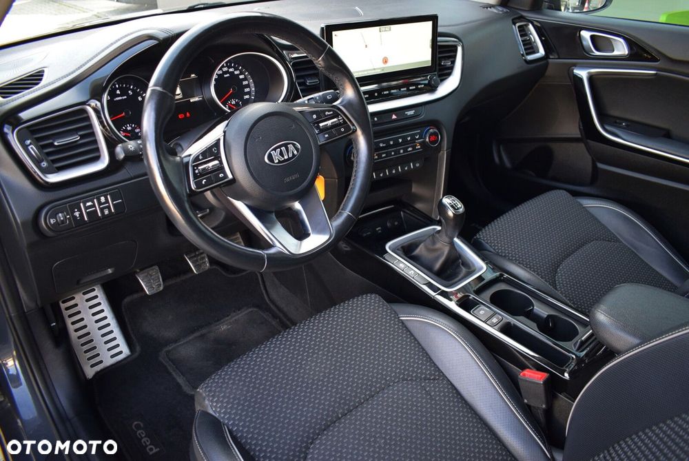 Kia Ceed - 12