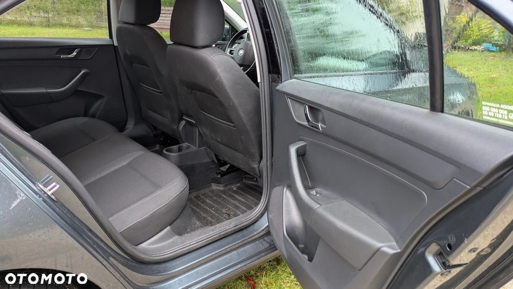 Skoda RAPID 1.2 TSI Ambition - 14