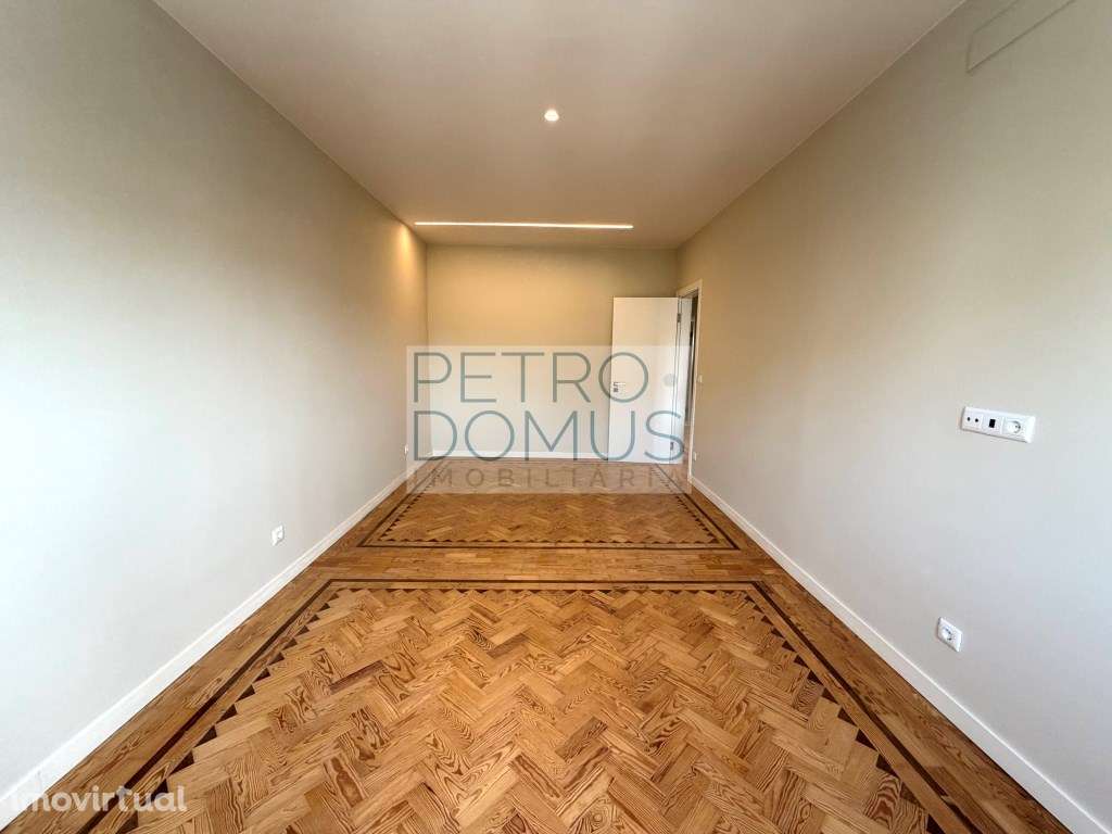 T2 TOTALMENTE REMODELADO EM CONDOMÍNIO COM PISCINA - PENHA DE FRANÇA - Grande imagem: 3/19