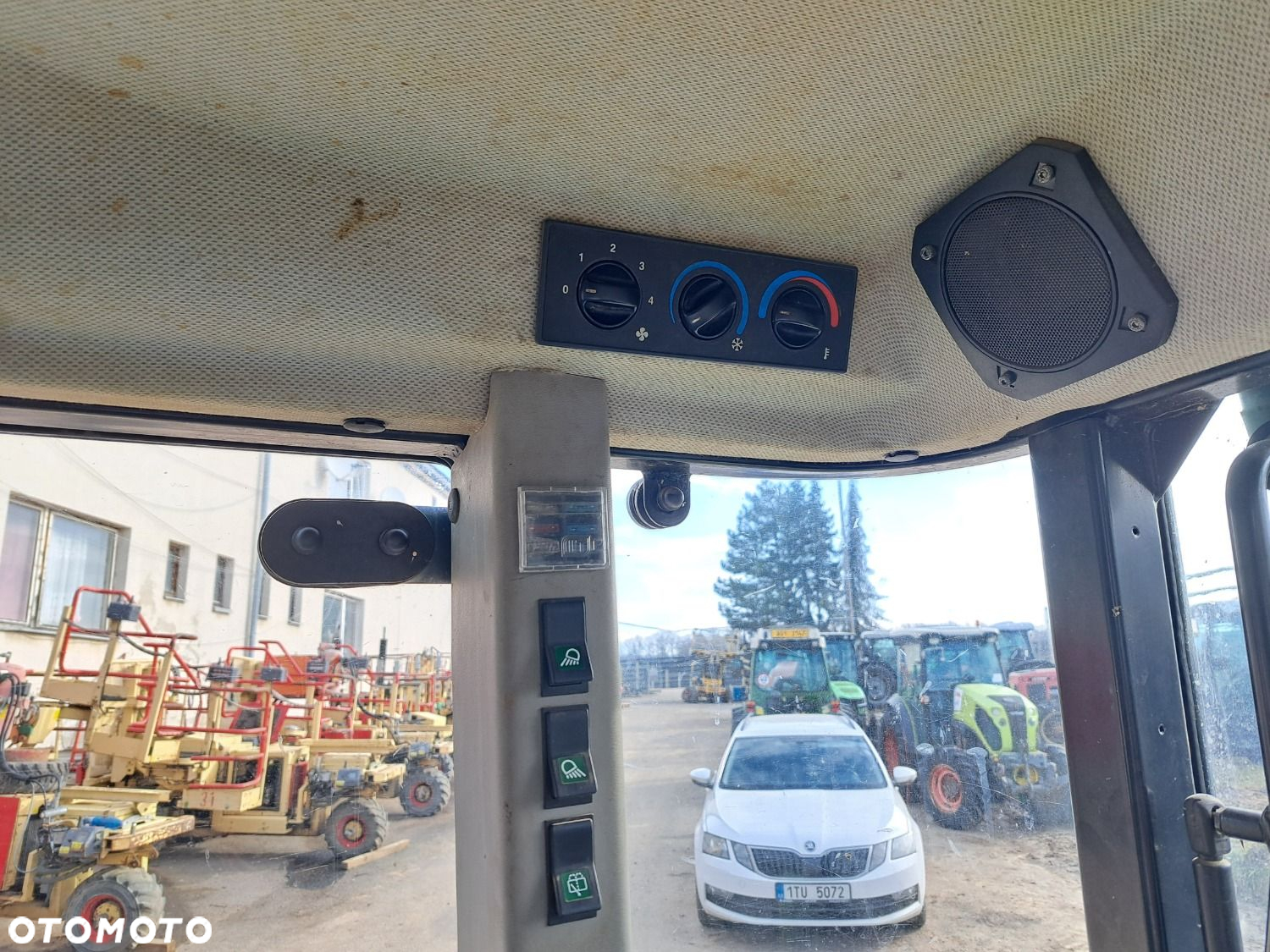 Claas Nexos 240 F 4X4 - 17