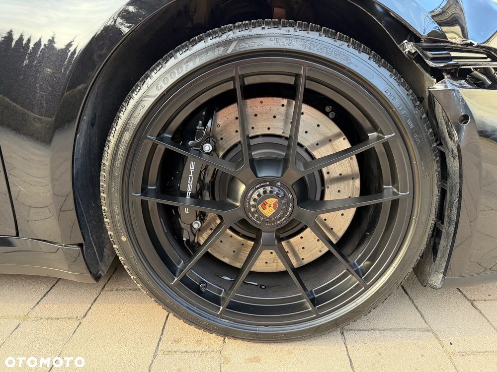 Porsche 911 Carrera GTS PDK - 33