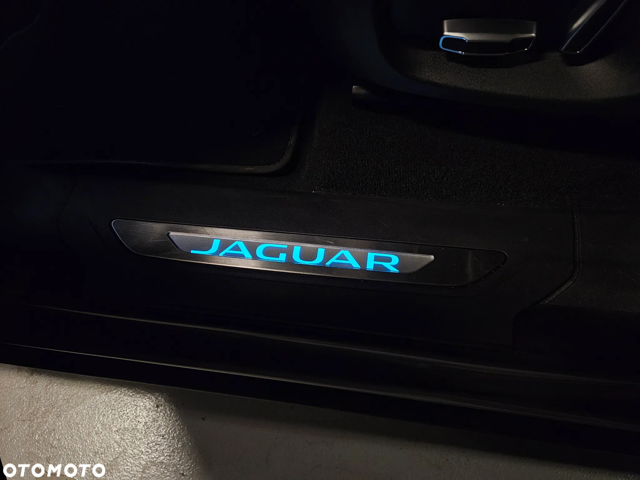 Jaguar F-Pace 30t AWD Prestige - 37