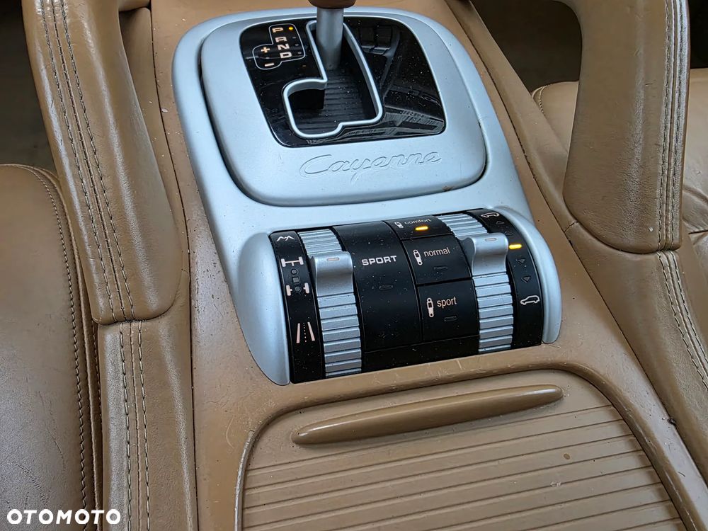 Porsche Cayenne - 18