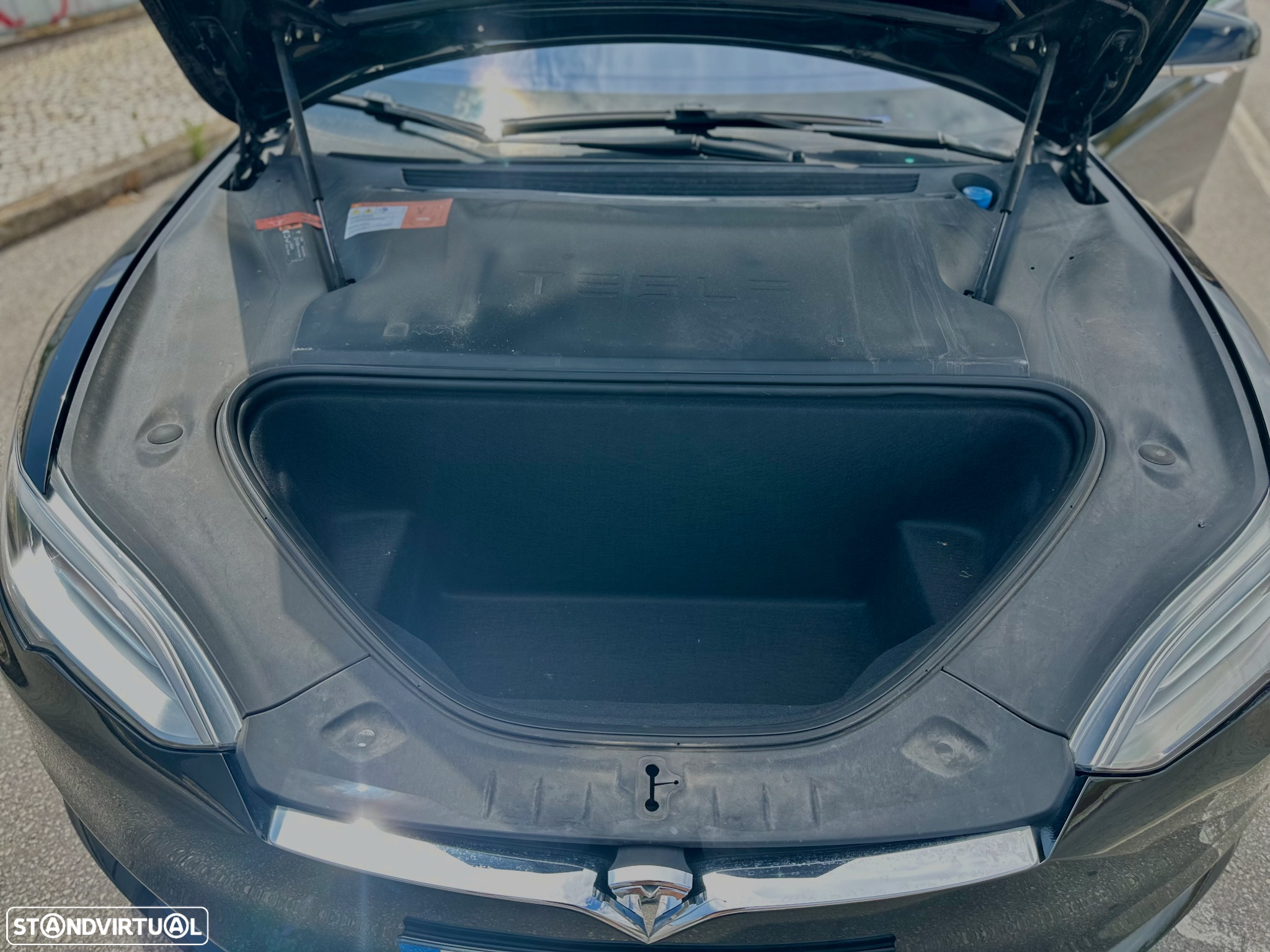 Tesla Model S - 8
