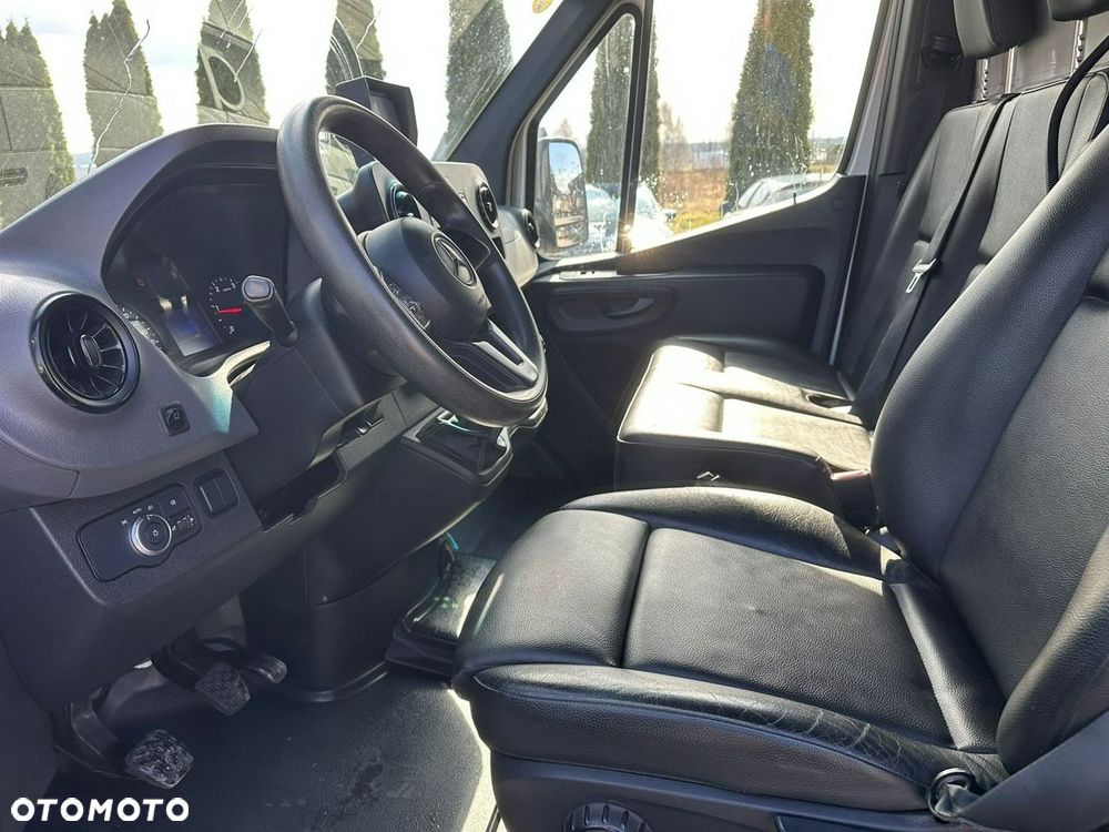 Mercedes-Benz Sprinter - 13