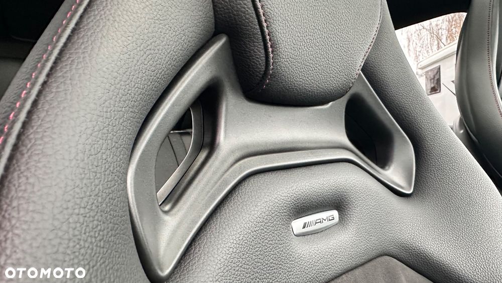 Mercedes-Benz GLA - 23