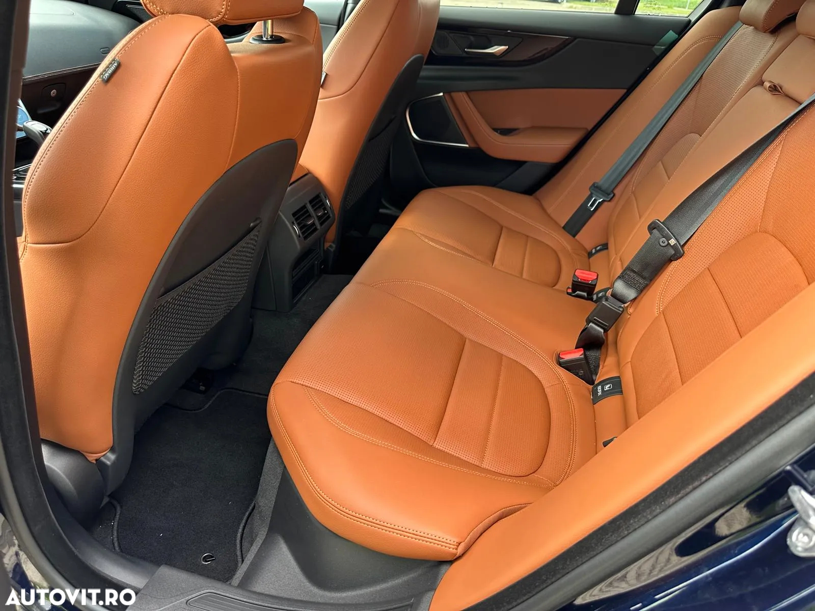 Jaguar XE P250 RWD R-Dynamic BLACK - 7