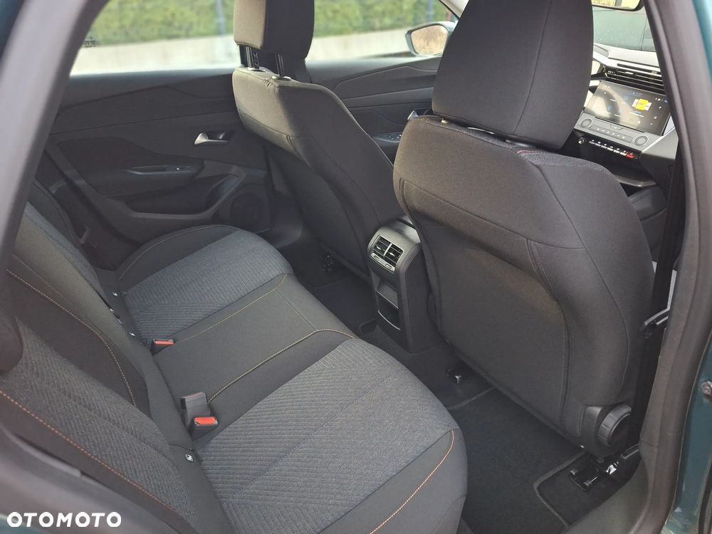 Peugeot 308 1.2 mHEV Allure S&S e-DCS6 - 8