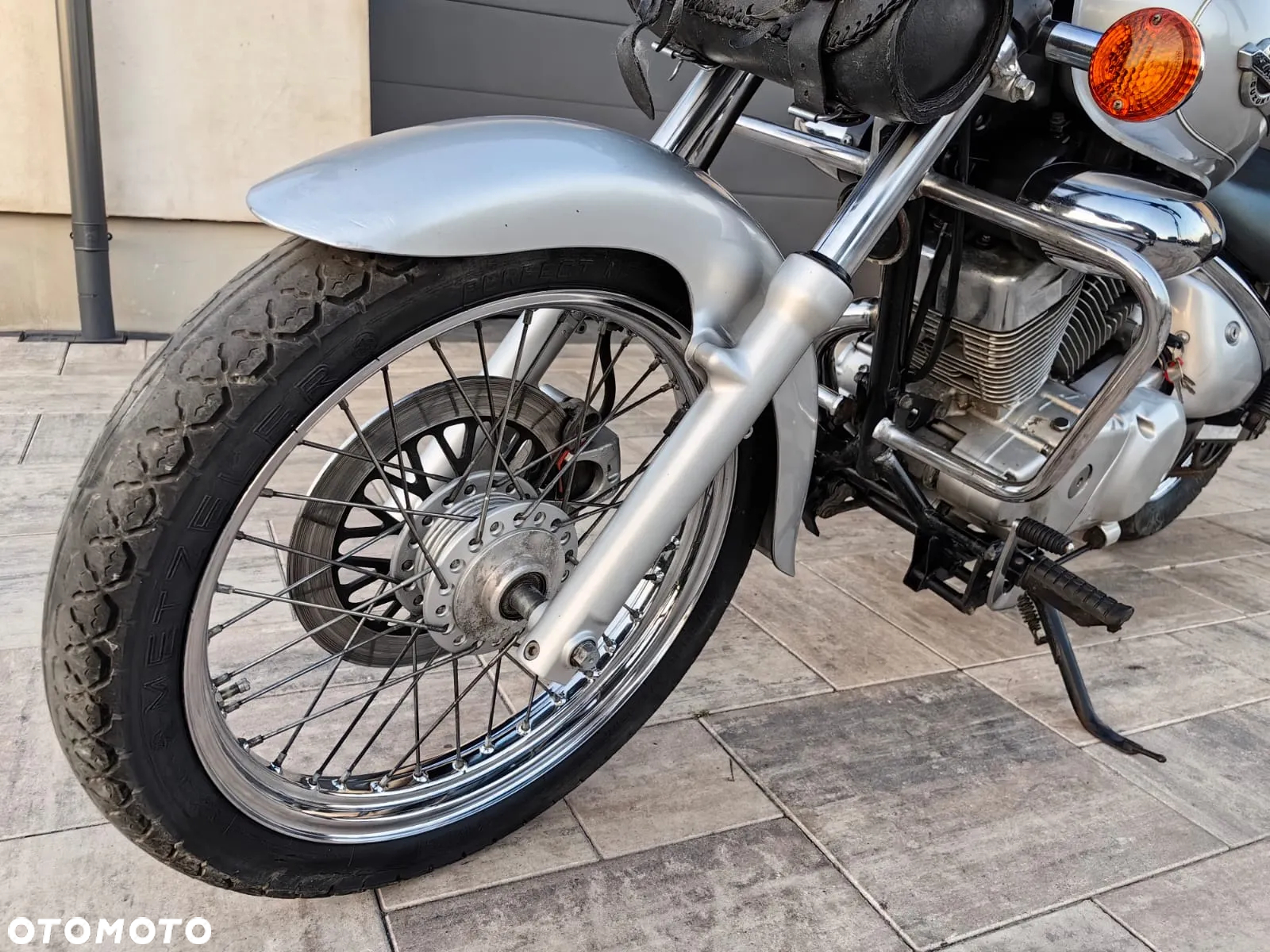 Suzuki Intruder - 12