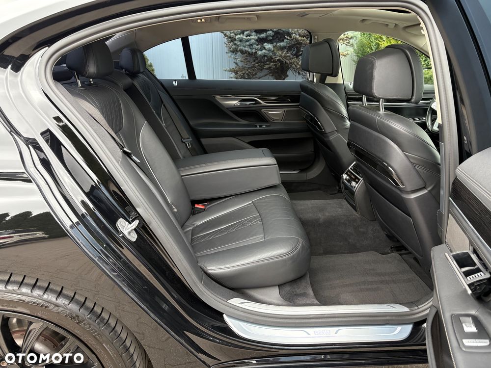 BMW Seria 7 750Li Edition Exclusive - 19