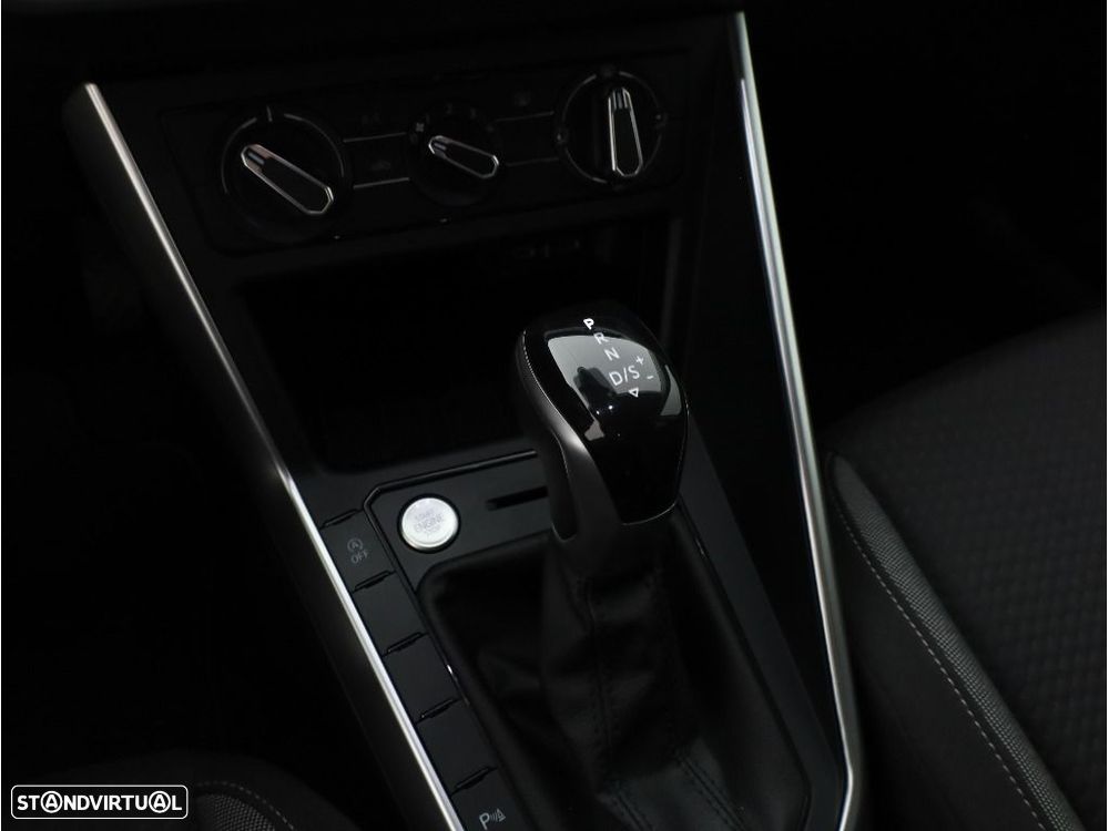 VW Taigo 1.0 TSI Urban DSG - 19