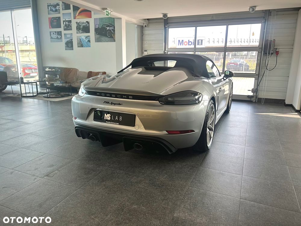 Porsche 718 Boxster Spyder - 4