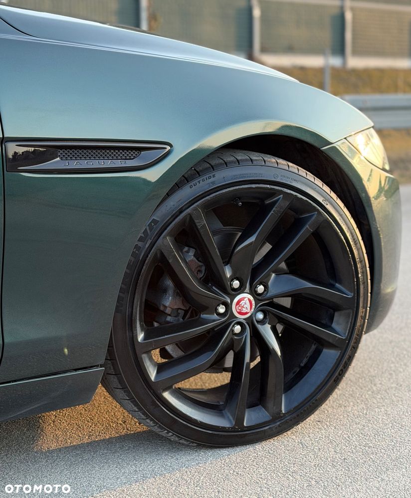 Jaguar XE 2.0 D R-Sport - 9