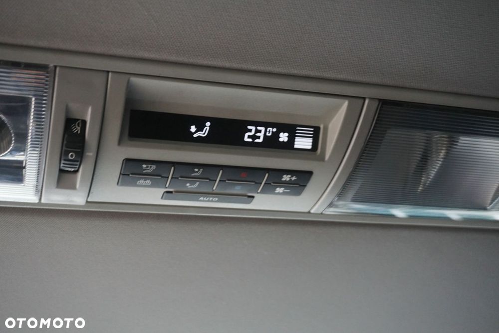 Volkswagen Multivan - 13