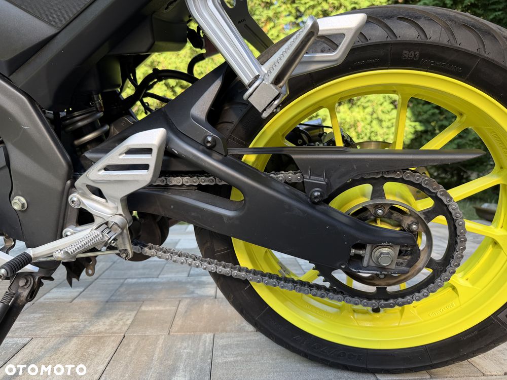 Yamaha YZF - 12