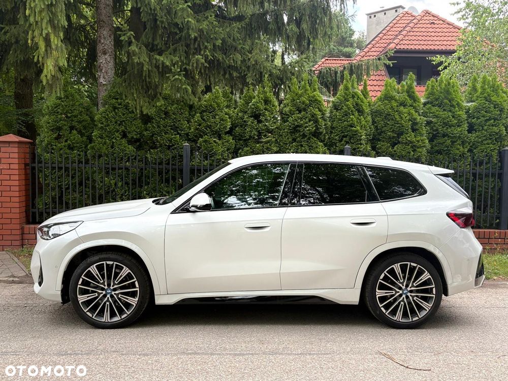 BMW iX1 - 10
