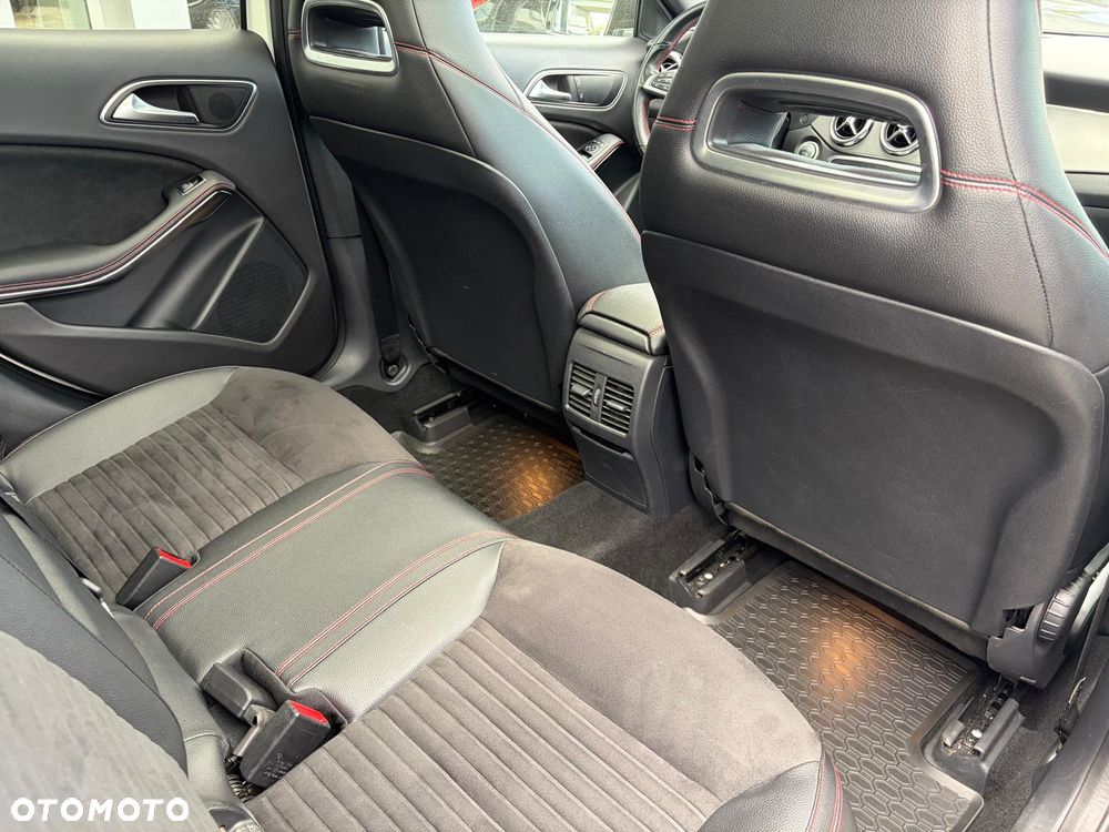 Mercedes-Benz GLA 220 4-Matic AMG Line - 14