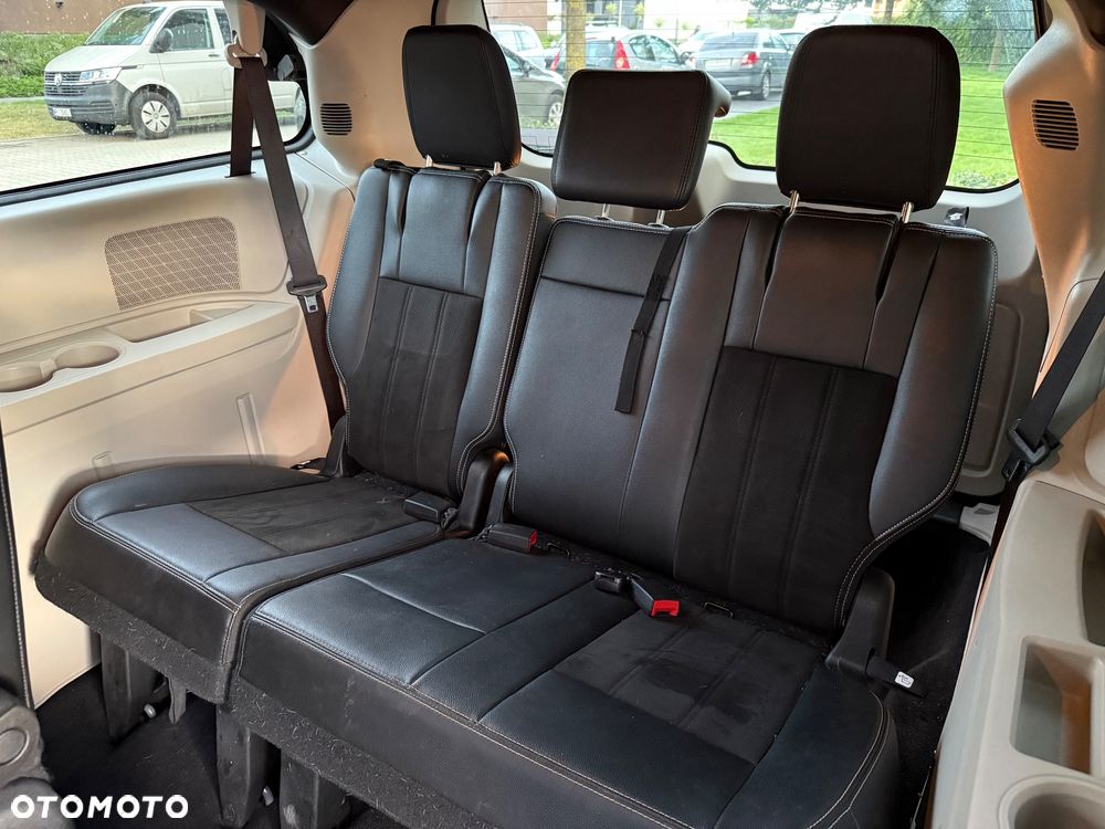 Dodge Grand Caravan - 16