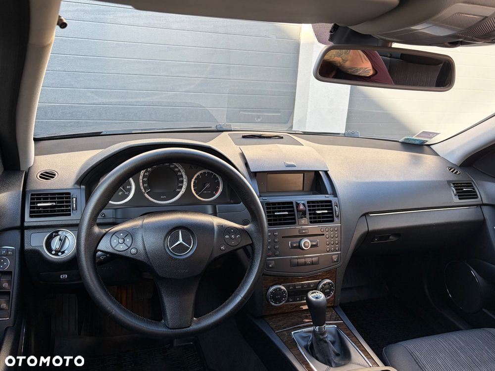 Mercedes-Benz Klasa C 180 K BlueEff Elegance - 28
