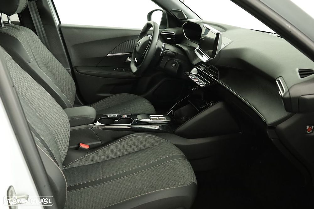 Peugeot 2008 1.2 PureTech Allure EAT8 - 22