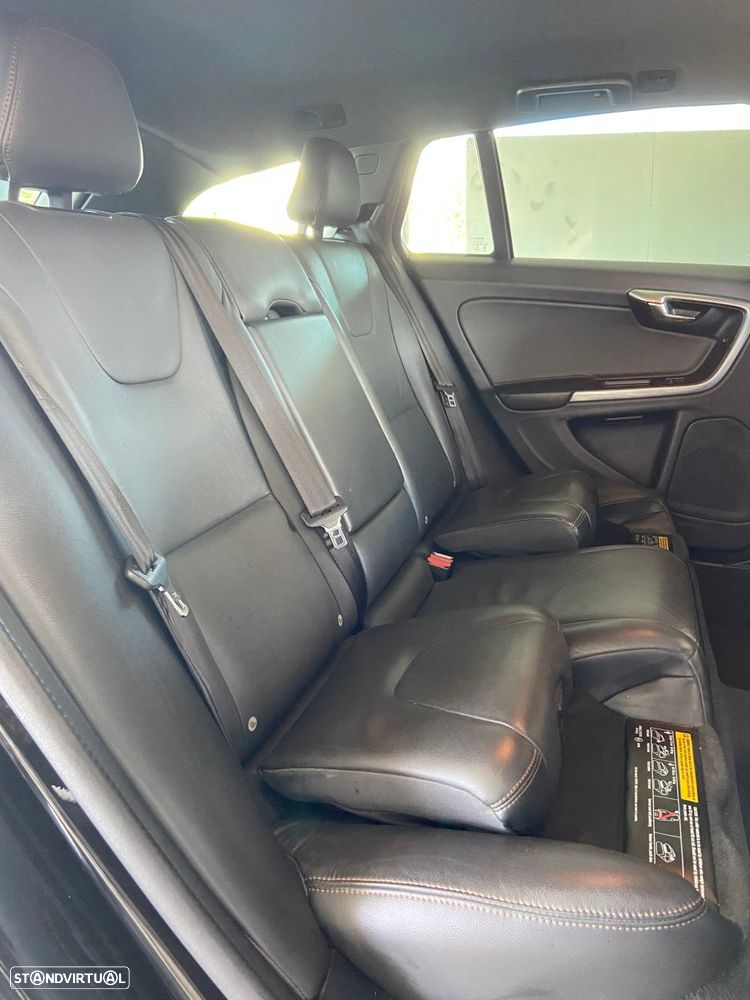 Volvo V60 Cross Country 2.0 D4 Pro - 30