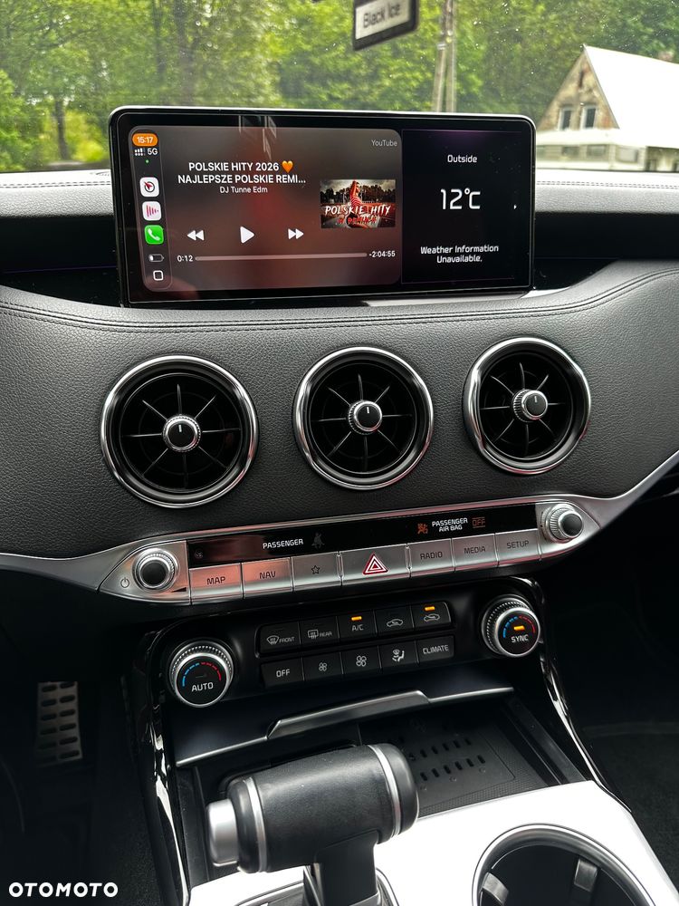 Kia Stinger - 12