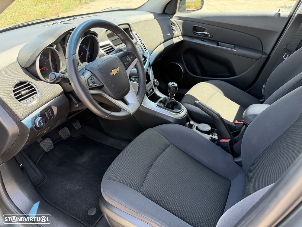 Chevrolet Cruze 1.6 LT - 9