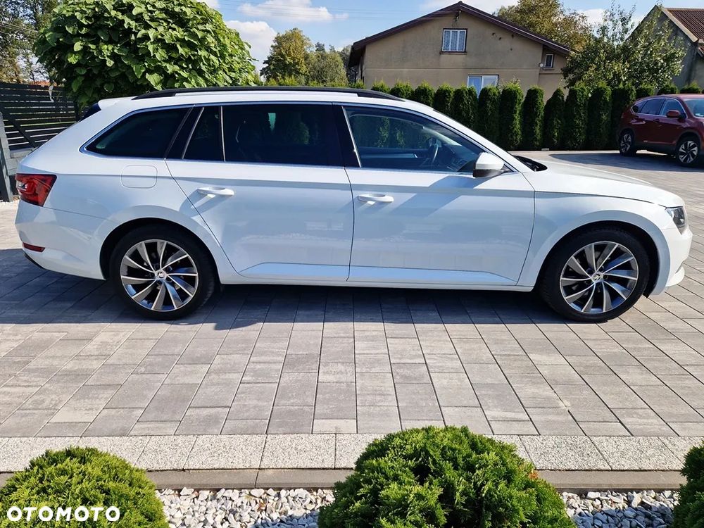 Skoda Superb Combi 2.0 TDI DSG SportLine - 11