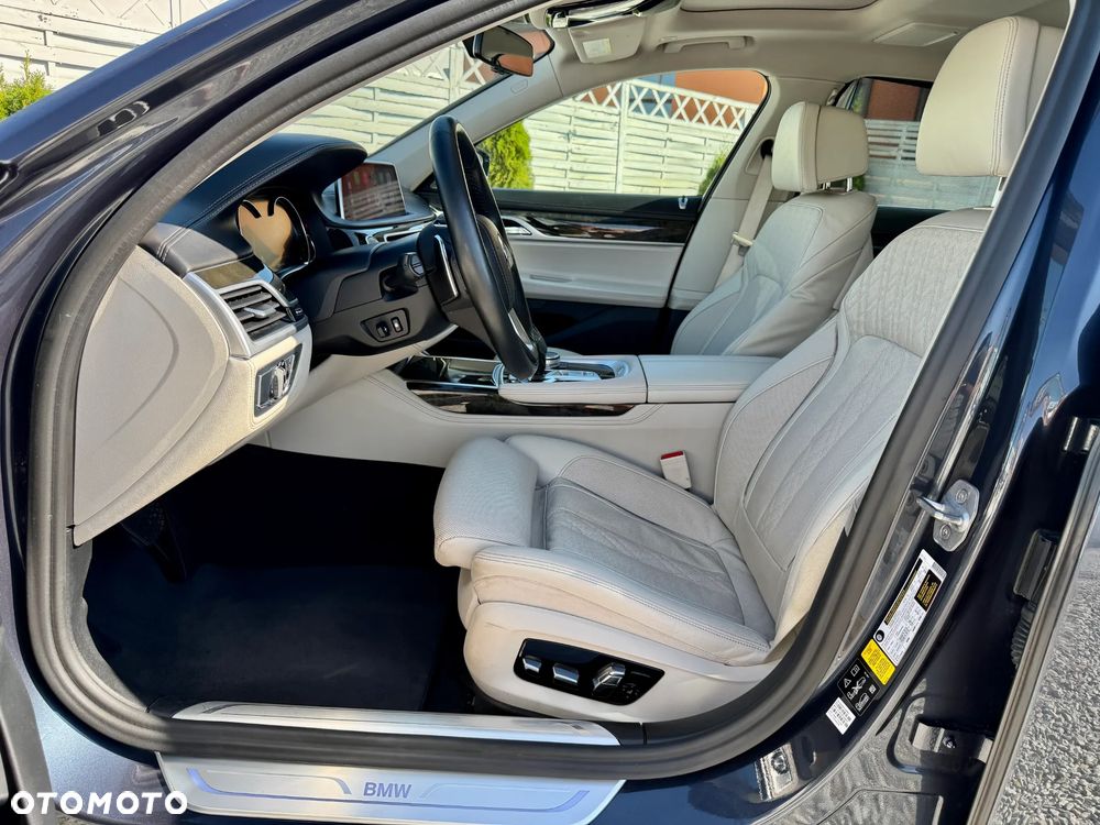 BMW Seria 7 750i xDrive Edition Exclusive - 8