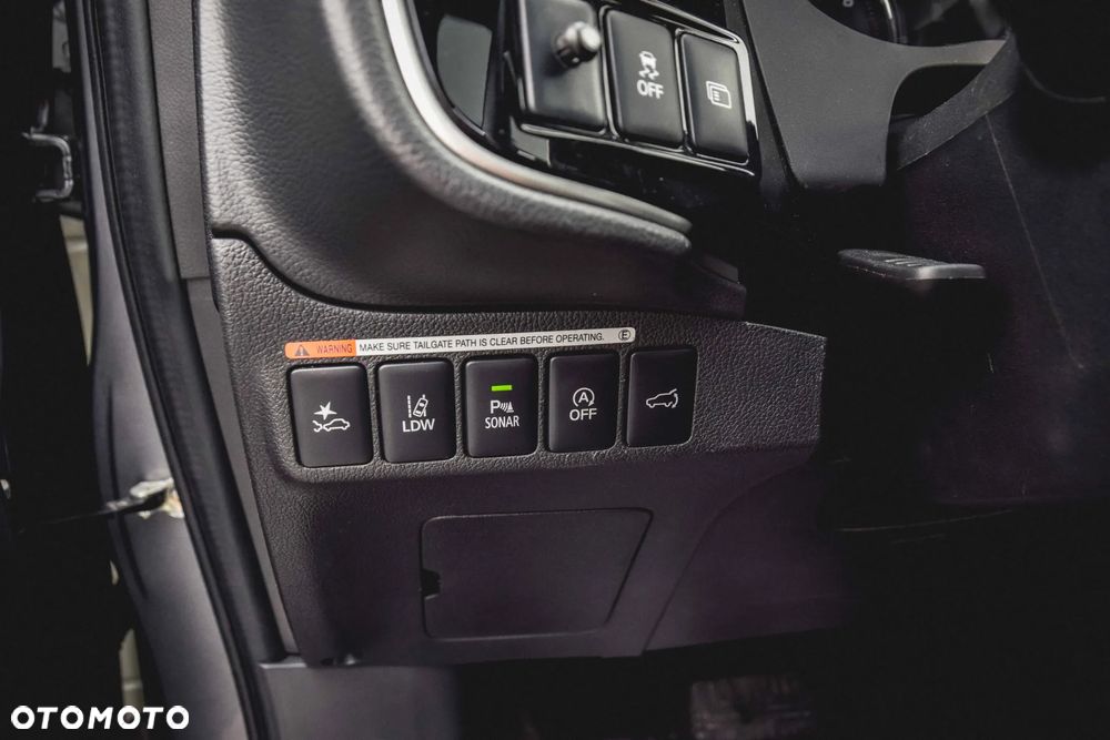 Mitsubishi Outlander 2.0 Intense + Navi 4WD CVT - 34