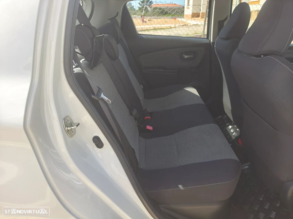 Toyota Yaris - 10