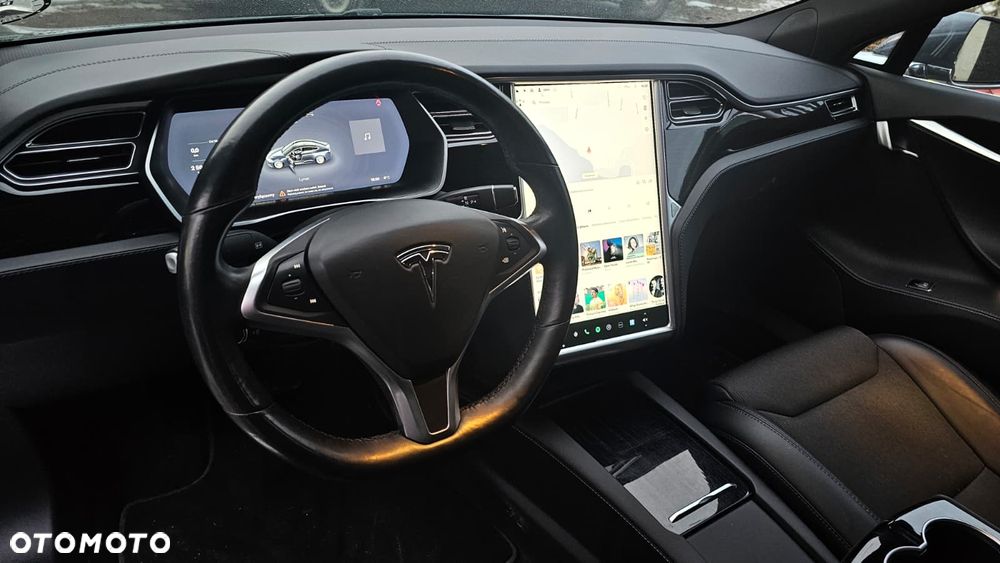 Tesla Model S - 3