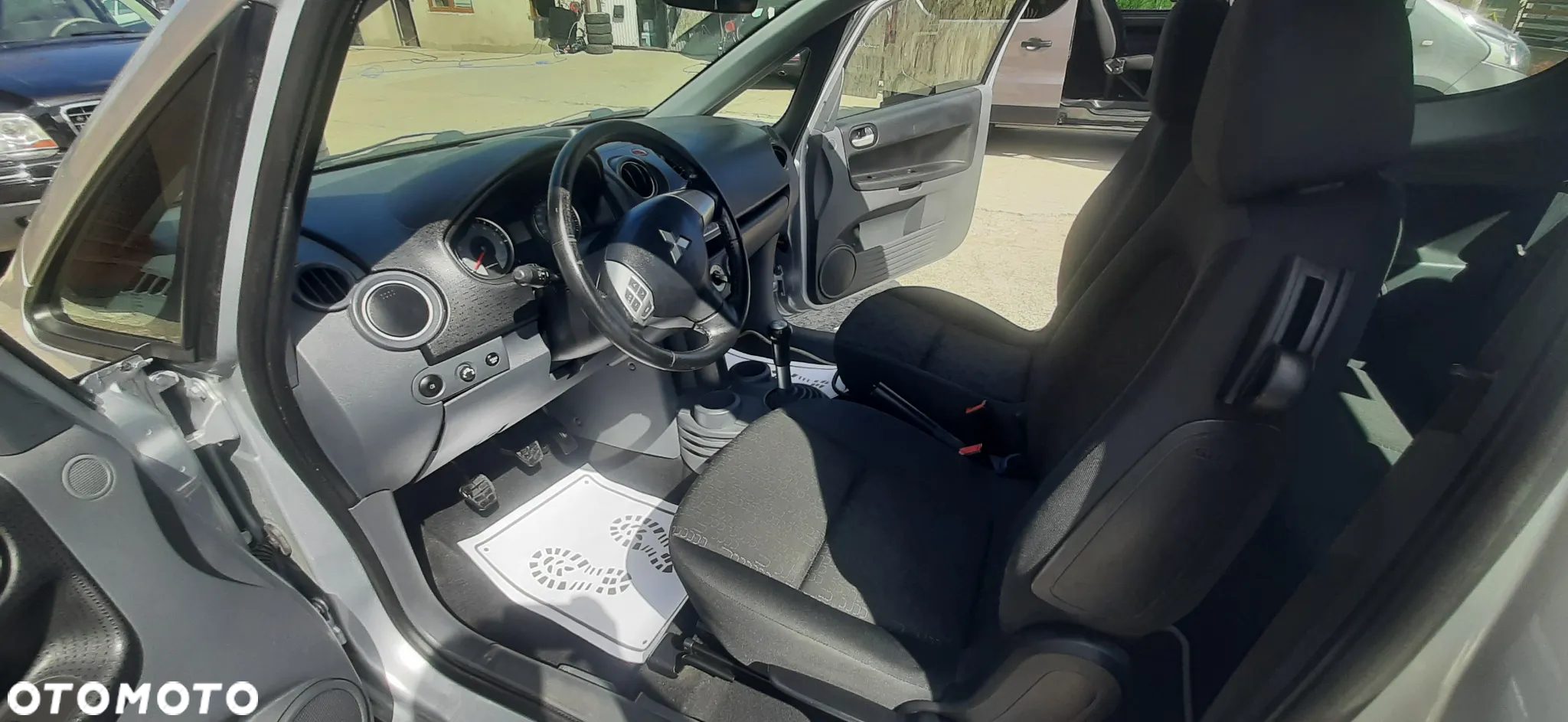 Mitsubishi Colt - 29