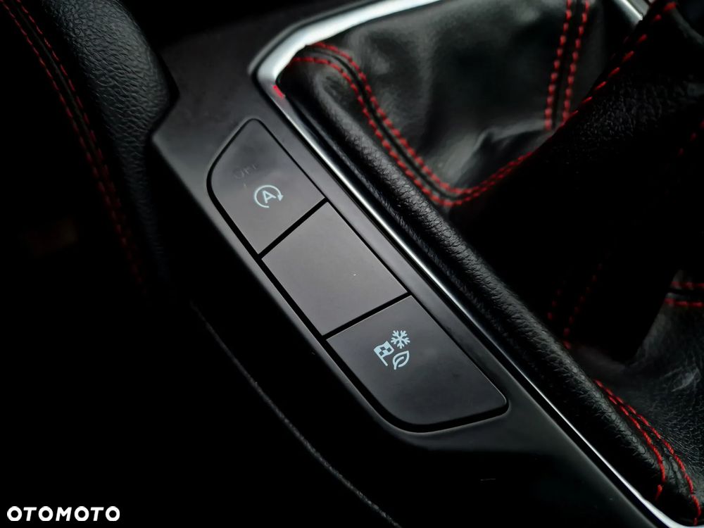 Ford Kuga 1.5 EcoBoost FWD ST-Line X - 16