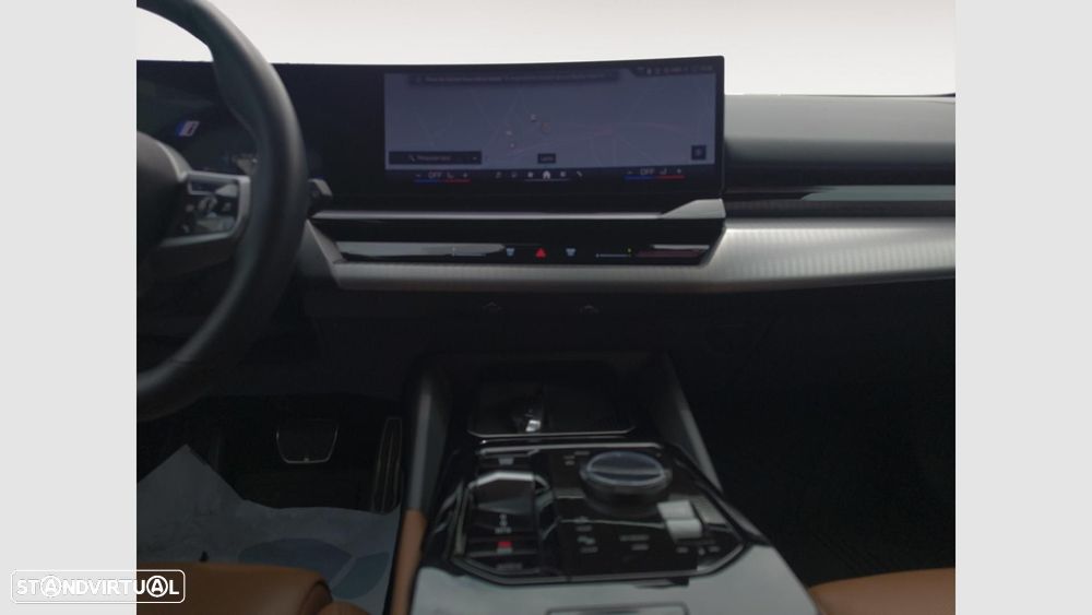 BMW 530 e Pack Desportivo M - 13