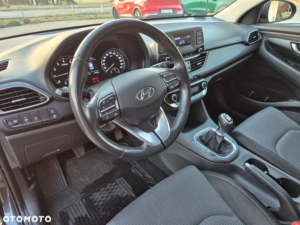 Hyundai i30 1.5 DPI Classic + - 17