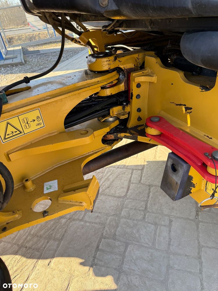 Caterpillar 908M - 18